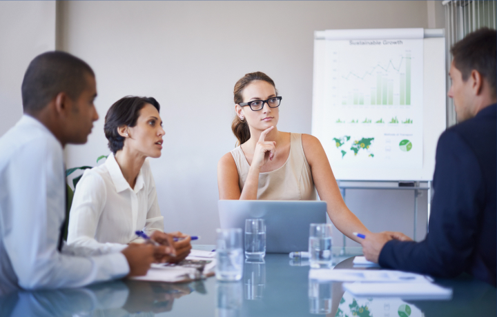 Pessoas em reunião de trabalho